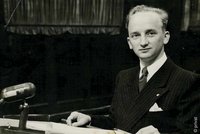 Benjamin Ferencz 1948 beim Nürnberger Prozess