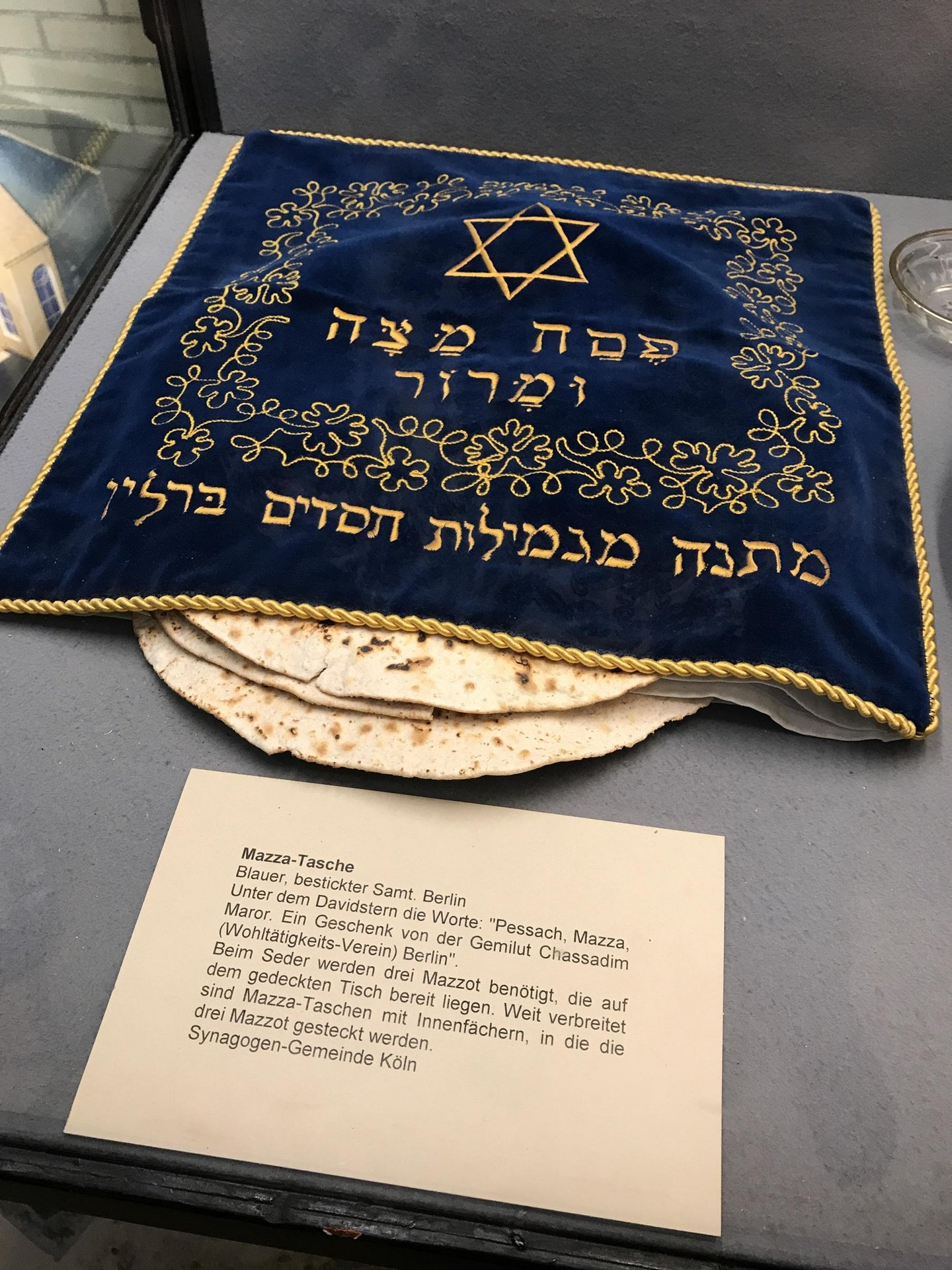 Blue velvet with golden embroidery "Mazza-bag" in the synagogue of Cologne