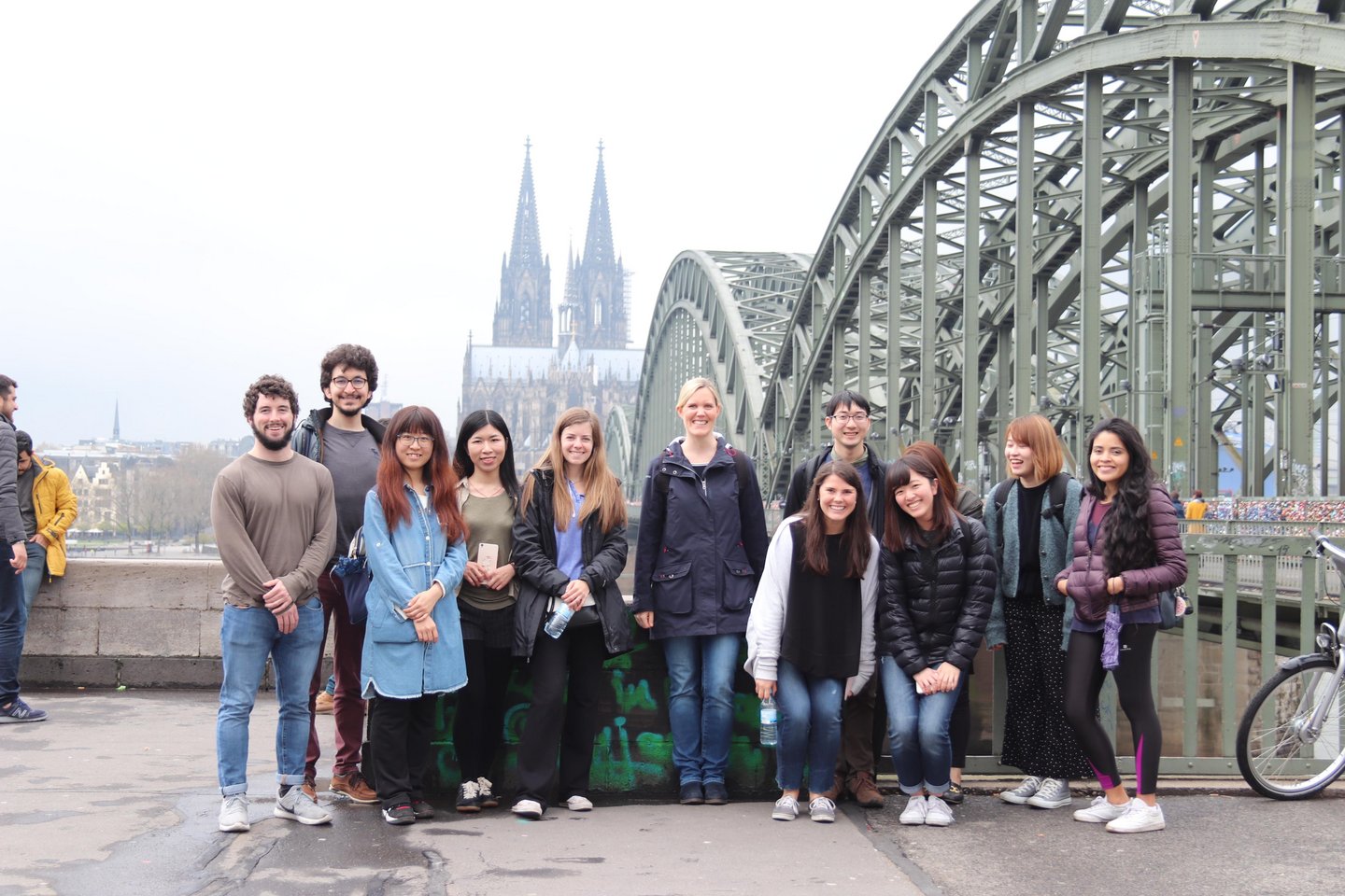 Group picture in front of the Hohenzollern bridge an the cologne cathedral in the background