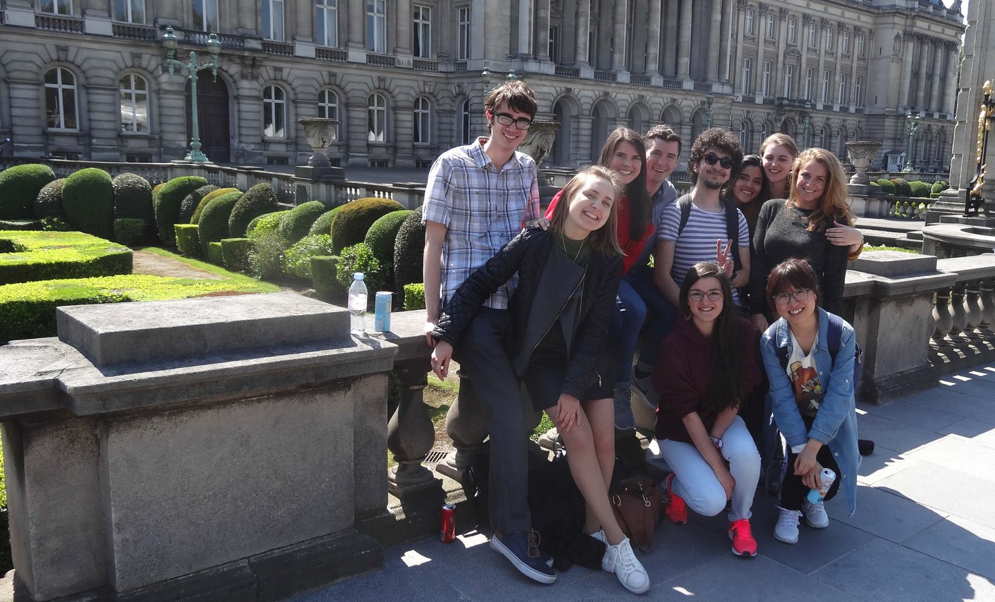 Group picture in front of the Royal Palace of Brussels.
