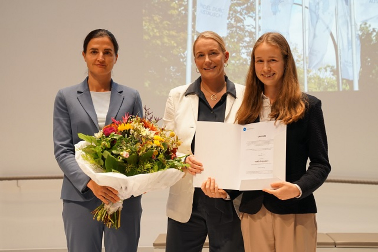 Dr. Katja Yang (Dezernat Internationales, UzK), Julia Quirll da Matta (DAAD), Ekaterina Loginova (v.l.n.r.), Foto: Kölner Studierendenwerk, Laura Blome