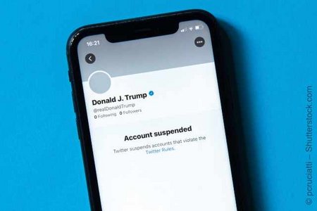 Smartphonedisplay mit gelöschtem Twitteraccount von Trump