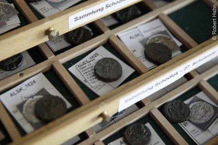 Münzkasten mit antiken Münzen